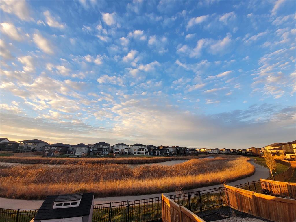 761 Bridge Lake Drive, Winnipeg, Manitoba  R3Y 0Y8 - Photo 4 - 202601141