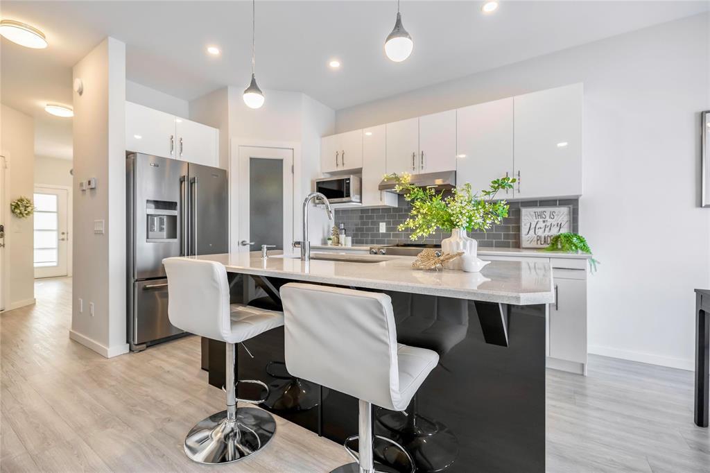 761 Bridge Lake Drive, Winnipeg, Manitoba  R3Y 0Y8 - Photo 9 - 202601141