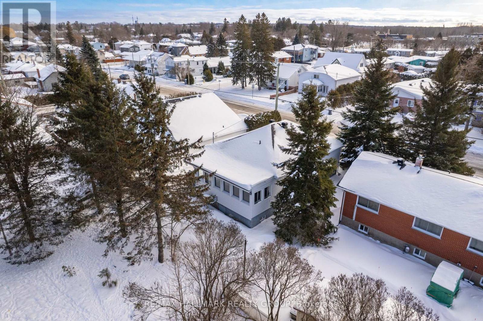 521 Nelson Street W, Hawkesbury, Ontario K6A 2K3 - Photo 3 - X12726750