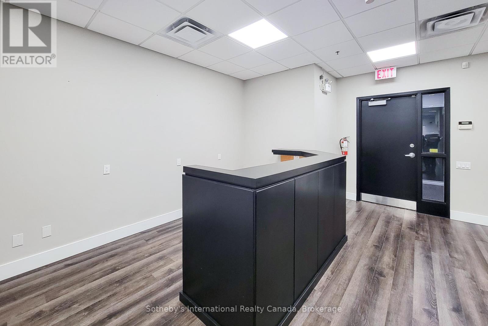 200 - 180 James Street S, Hamilton, Ontario  L8P 4V1 - Photo 11 - X12726756