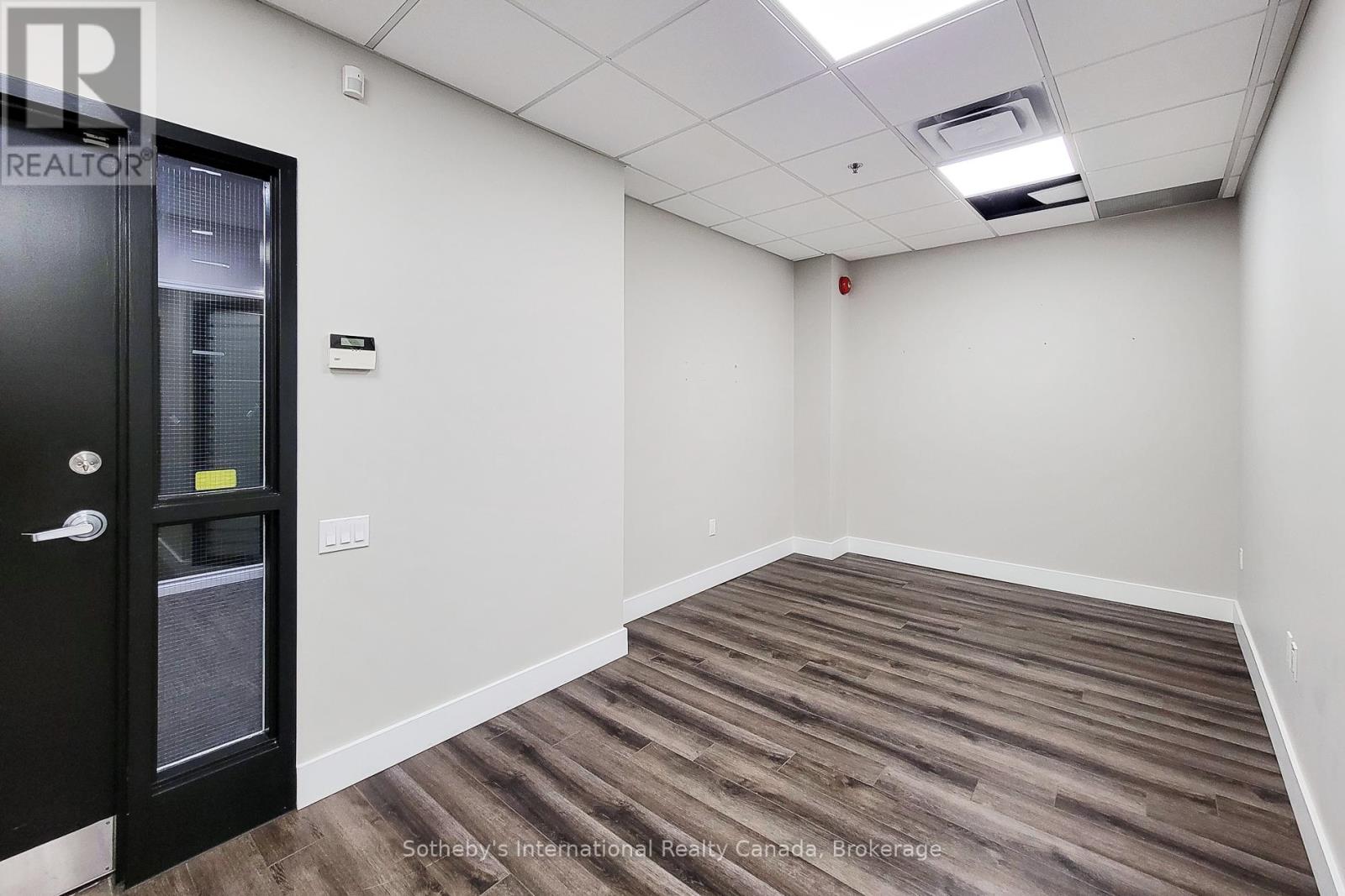 200 - 180 James Street S, Hamilton, Ontario  L8P 4V1 - Photo 12 - X12726756