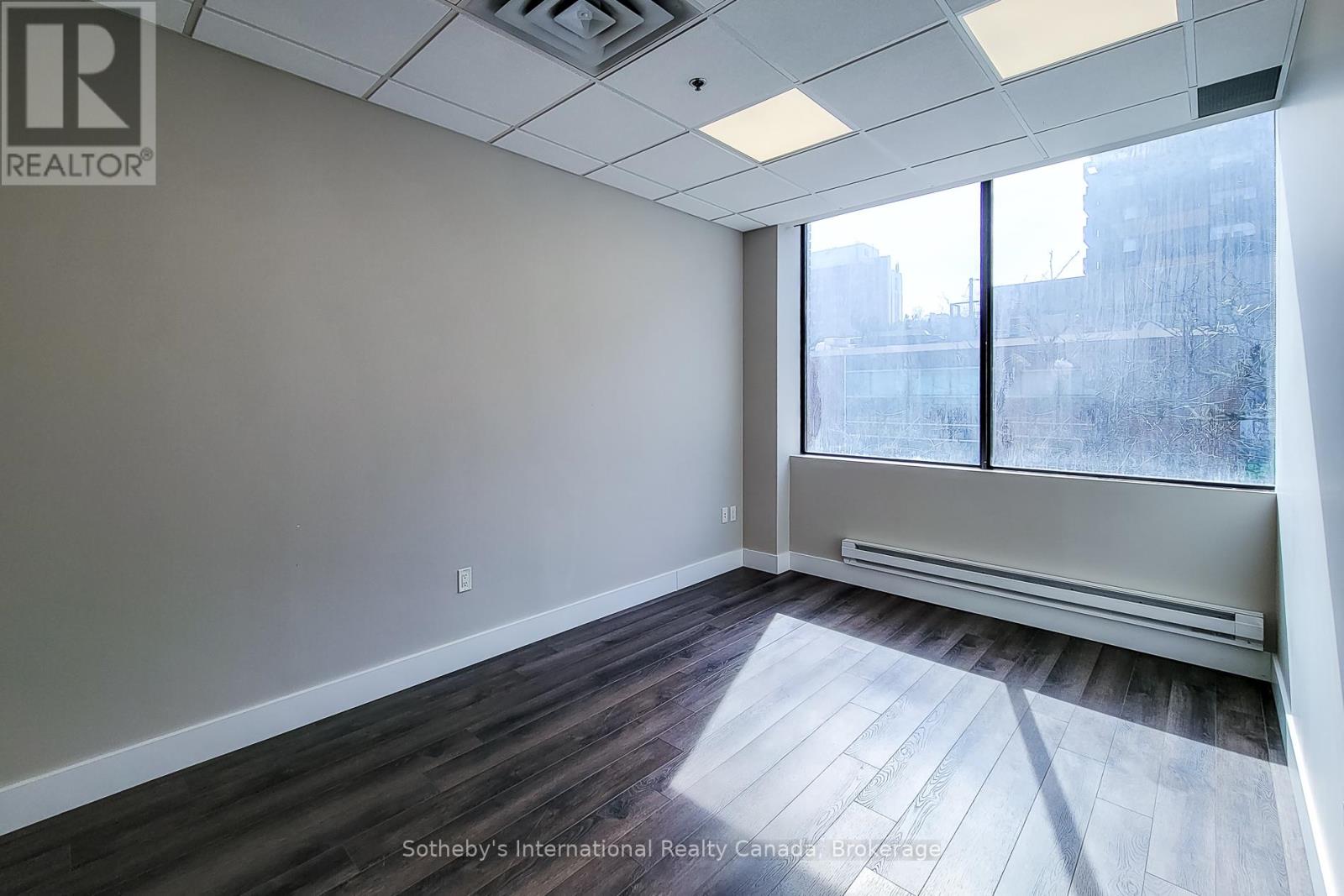 200 - 180 James Street S, Hamilton, Ontario  L8P 4V1 - Photo 18 - X12726756