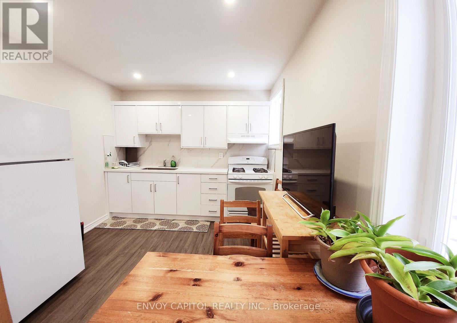 309 Oakwood Avenue, Toronto, Ontario  M6E 2V3 - Photo 5 - C12726758