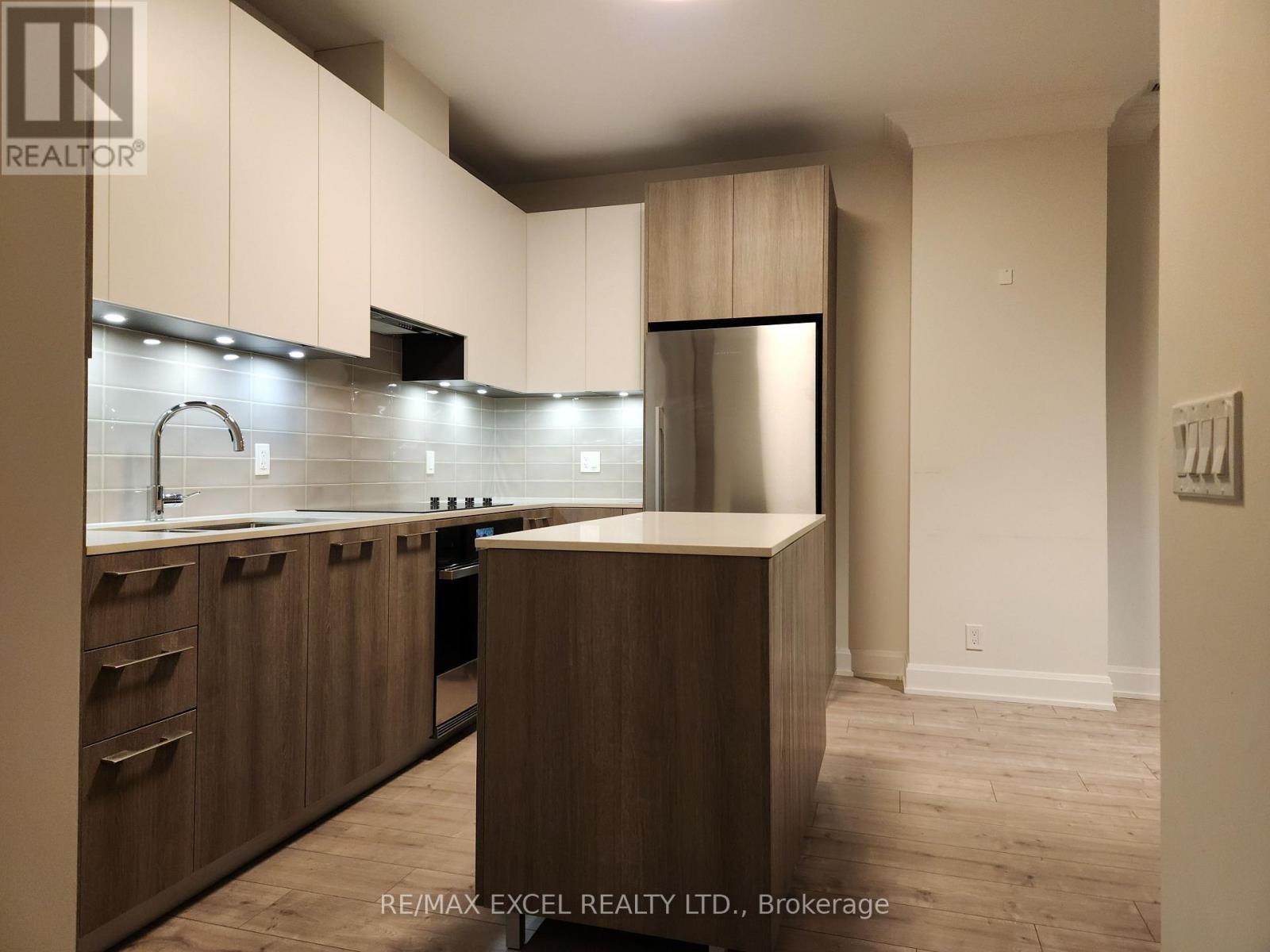 1001 - 38 Water Walk Drive, Markham, Ontario  L3R 6M8 - Photo 10 - N12645632