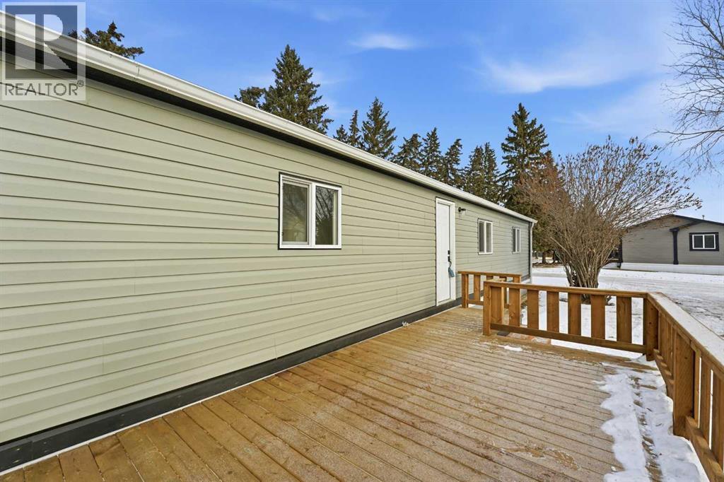 17 Parkland Acres, Lacombe, Alberta  T4L 1T2 - Photo 2 - A2281277