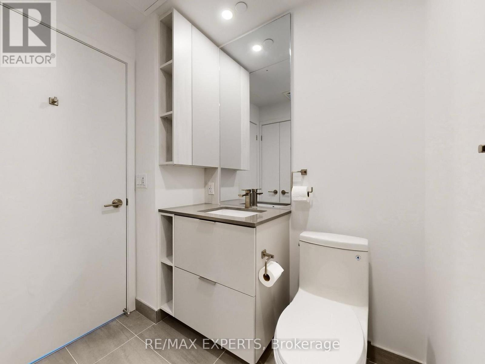 810 - 1 Fairview Road E, Mississauga, Ontario  L5A 4C6 - Photo 16 - W12726778