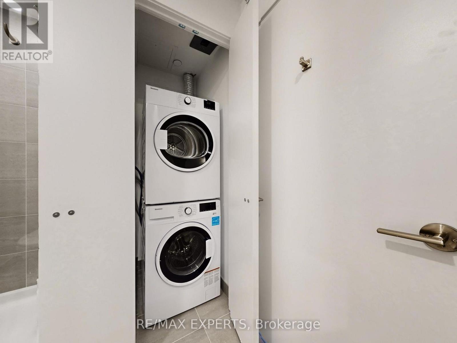 810 - 1 Fairview Road E, Mississauga, Ontario  L5A 4C6 - Photo 17 - W12726778