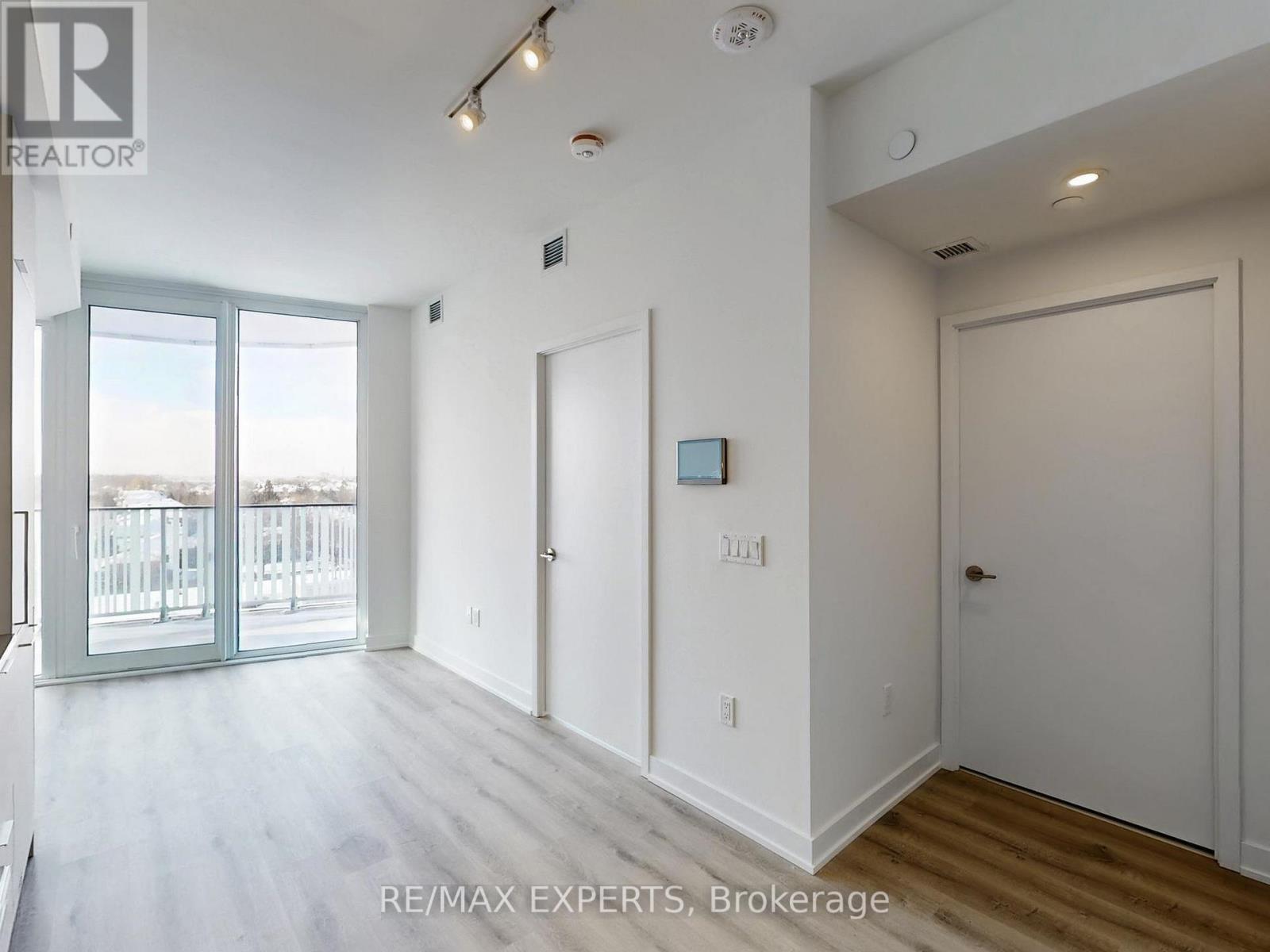 810 - 1 Fairview Road E, Mississauga, Ontario  L5A 4C6 - Photo 7 - W12726778