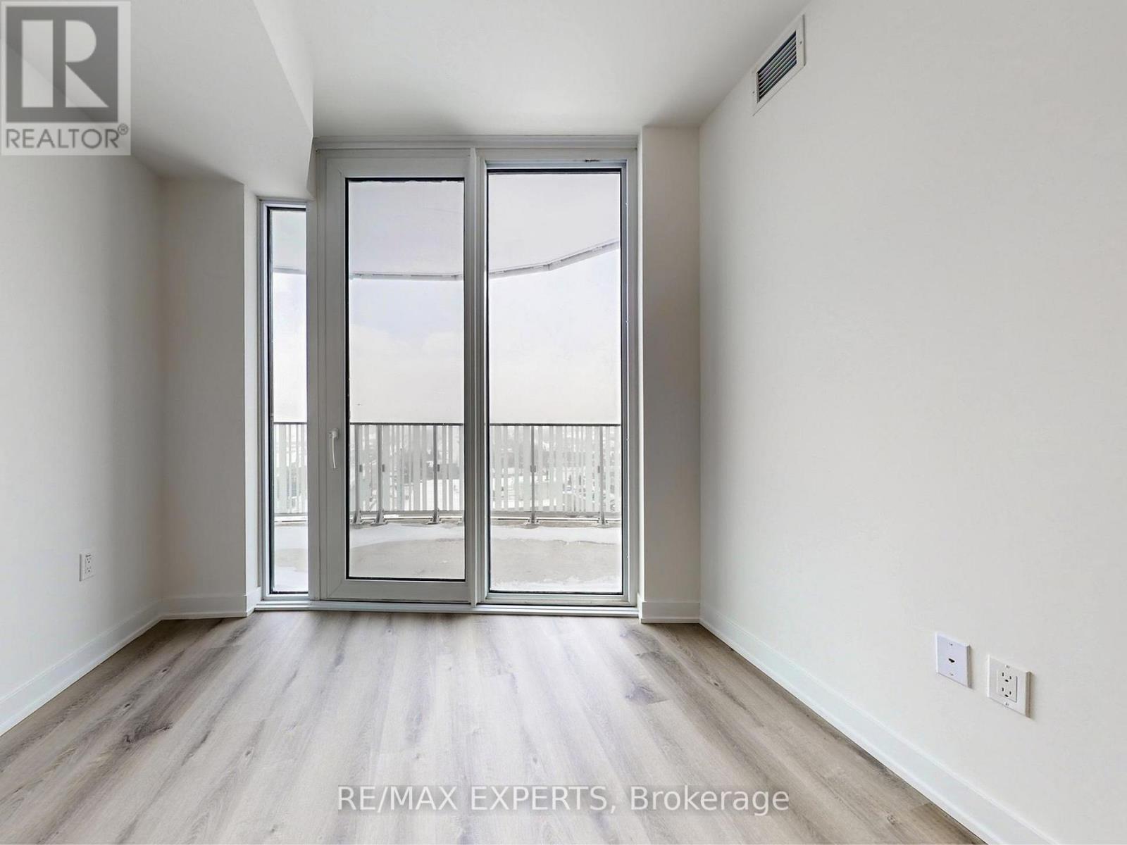 810 - 1 Fairview Road E, Mississauga, Ontario  L5A 4C6 - Photo 8 - W12726778