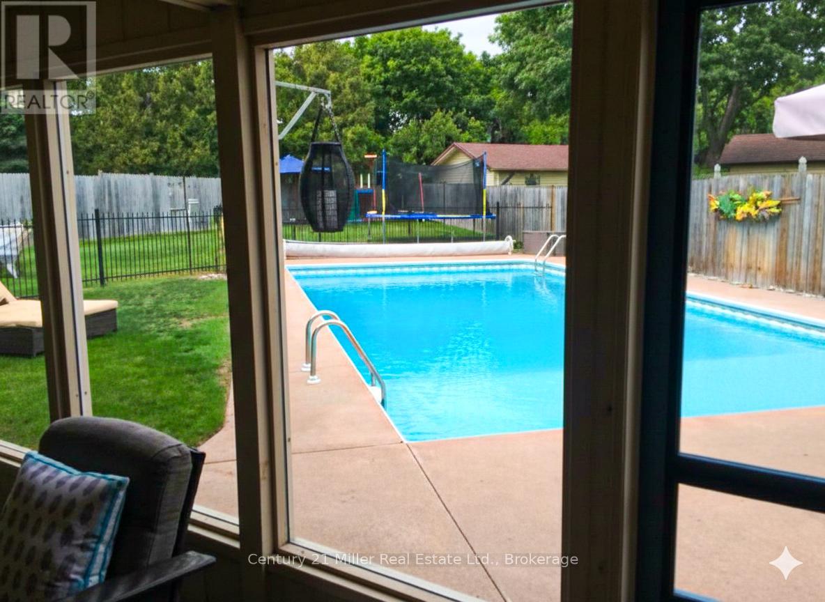 2225 Wyandotte Drive, Oakville, Ontario  L6L 2T4 - Photo 10 - W12726802