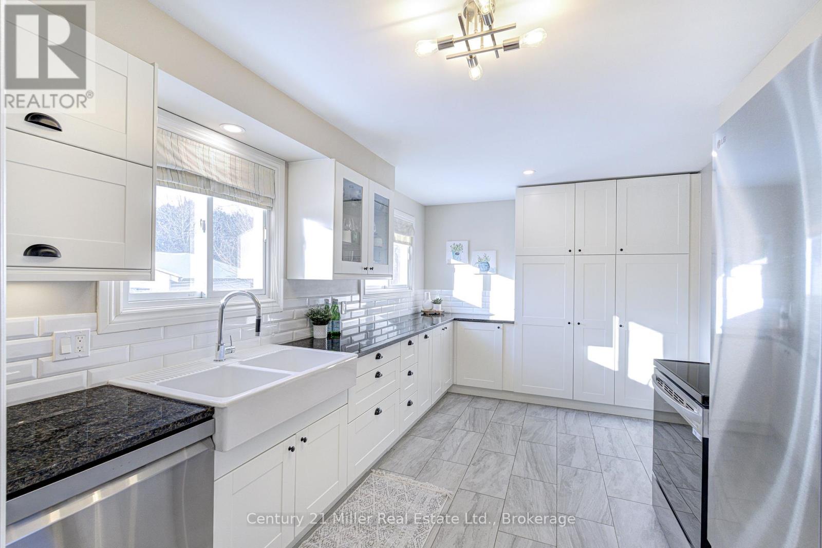 2225 Wyandotte Drive, Oakville, Ontario  L6L 2T4 - Photo 17 - W12726802