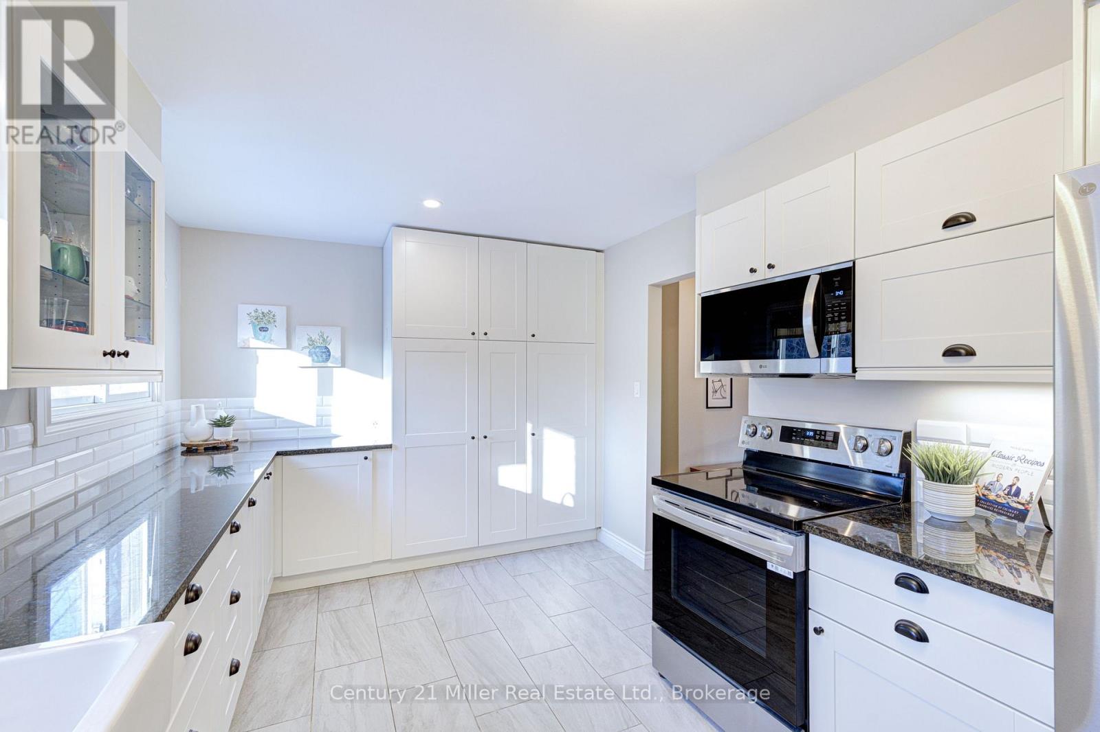 2225 Wyandotte Drive, Oakville, Ontario  L6L 2T4 - Photo 18 - W12726802