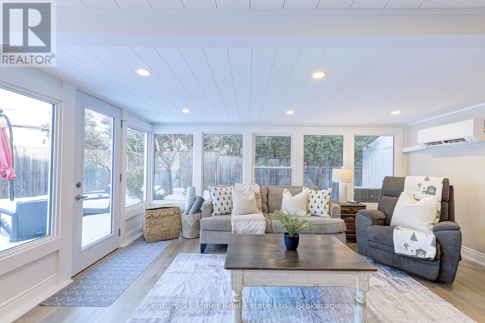 2225 Wyandotte Drive, Oakville, Ontario  L6L 2T4 - Photo 5 - W12726802