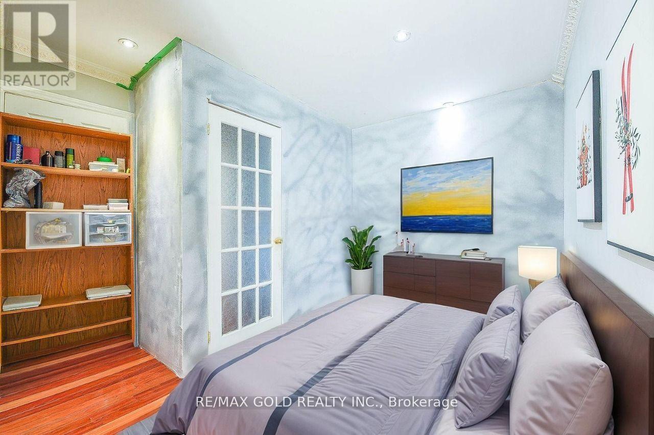 13 Foster Road, Mississauga, Ontario  L4T 1C3 - Photo 21 - W12726796