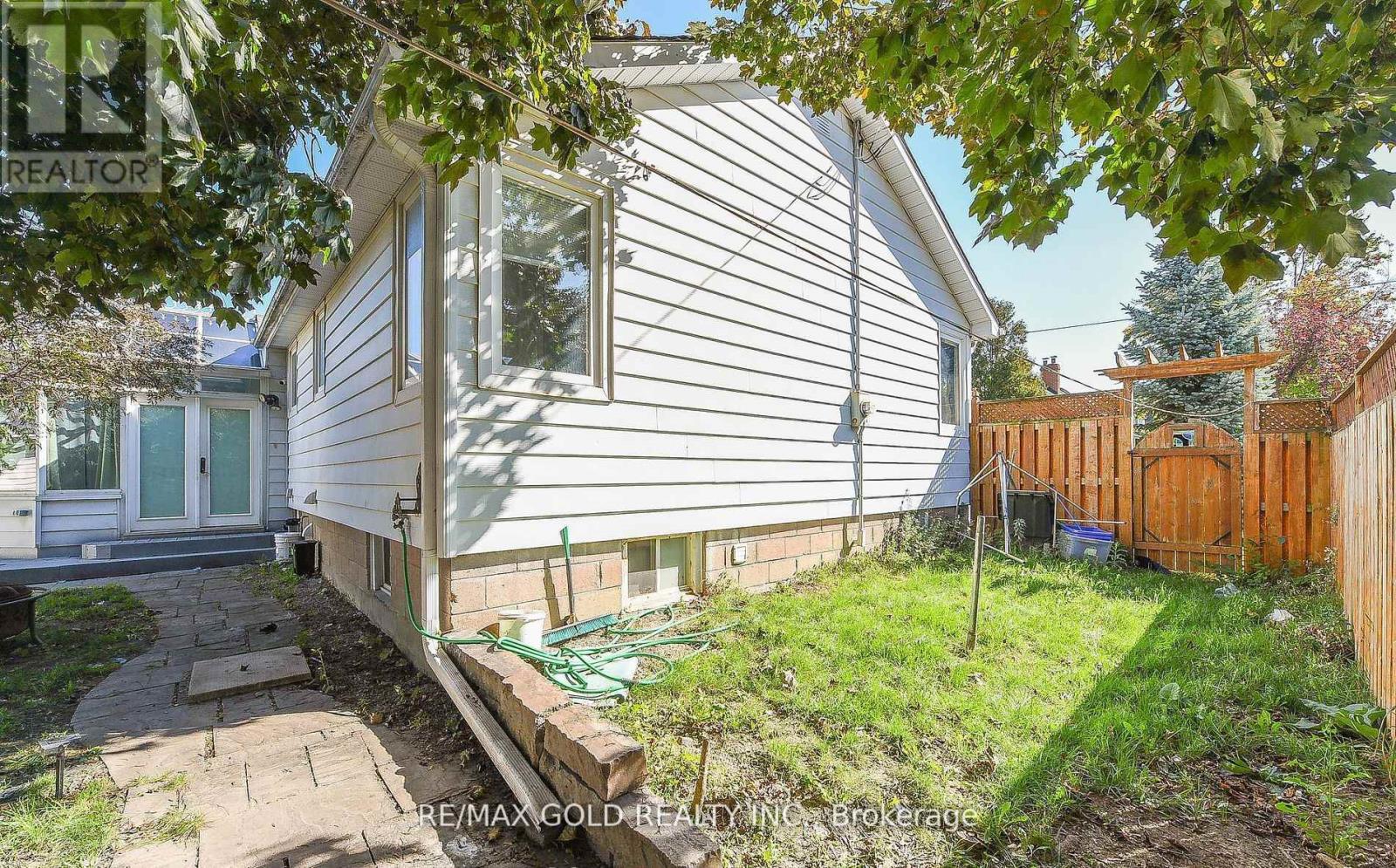 13 Foster Road, Mississauga, Ontario  L4T 1C3 - Photo 35 - W12726796