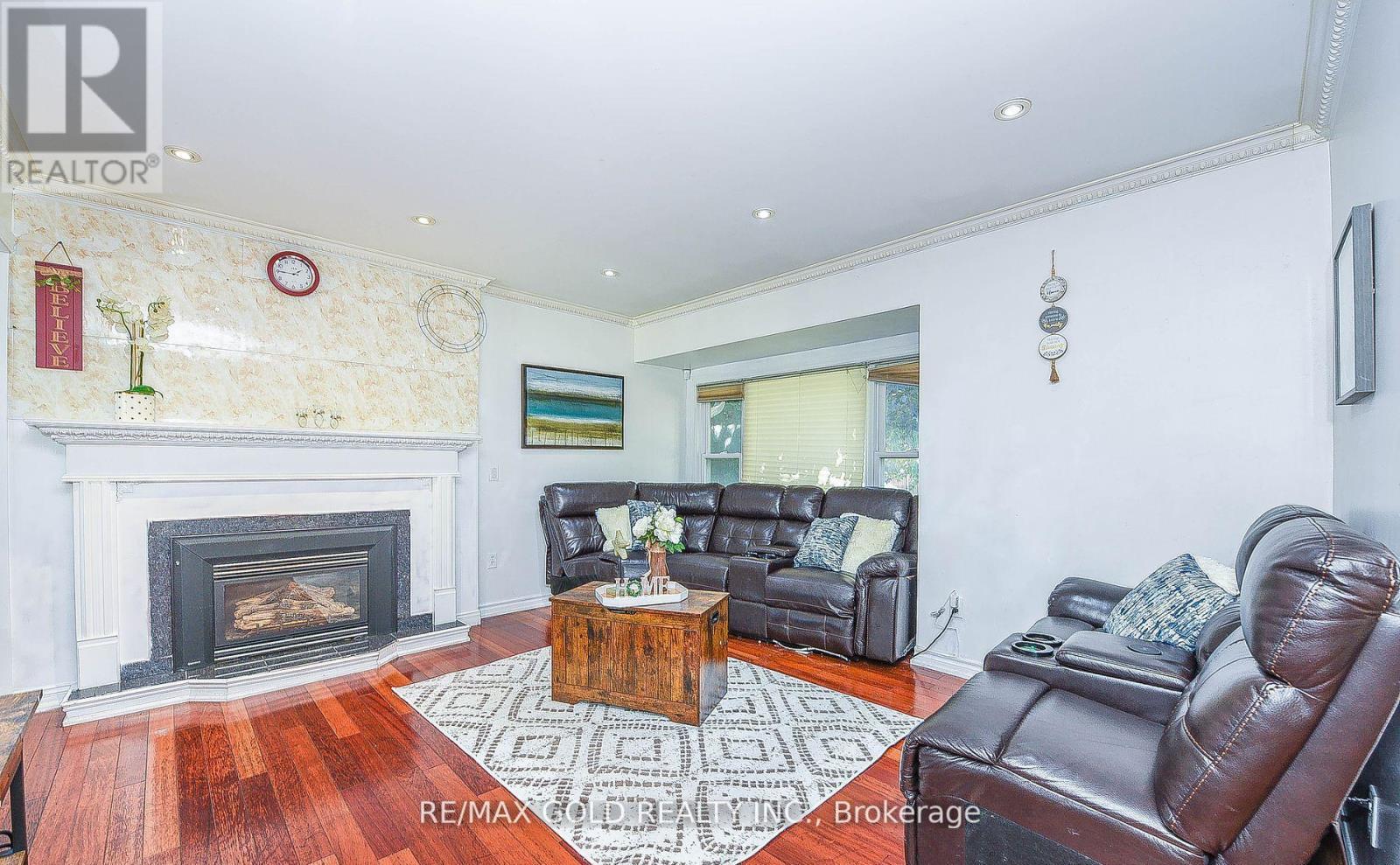 13 Foster Road, Mississauga, Ontario  L4T 1C3 - Photo 6 - W12726796