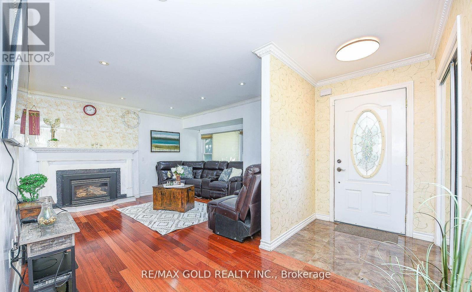 13 Foster Road, Mississauga, Ontario  L4T 1C3 - Photo 7 - W12726796