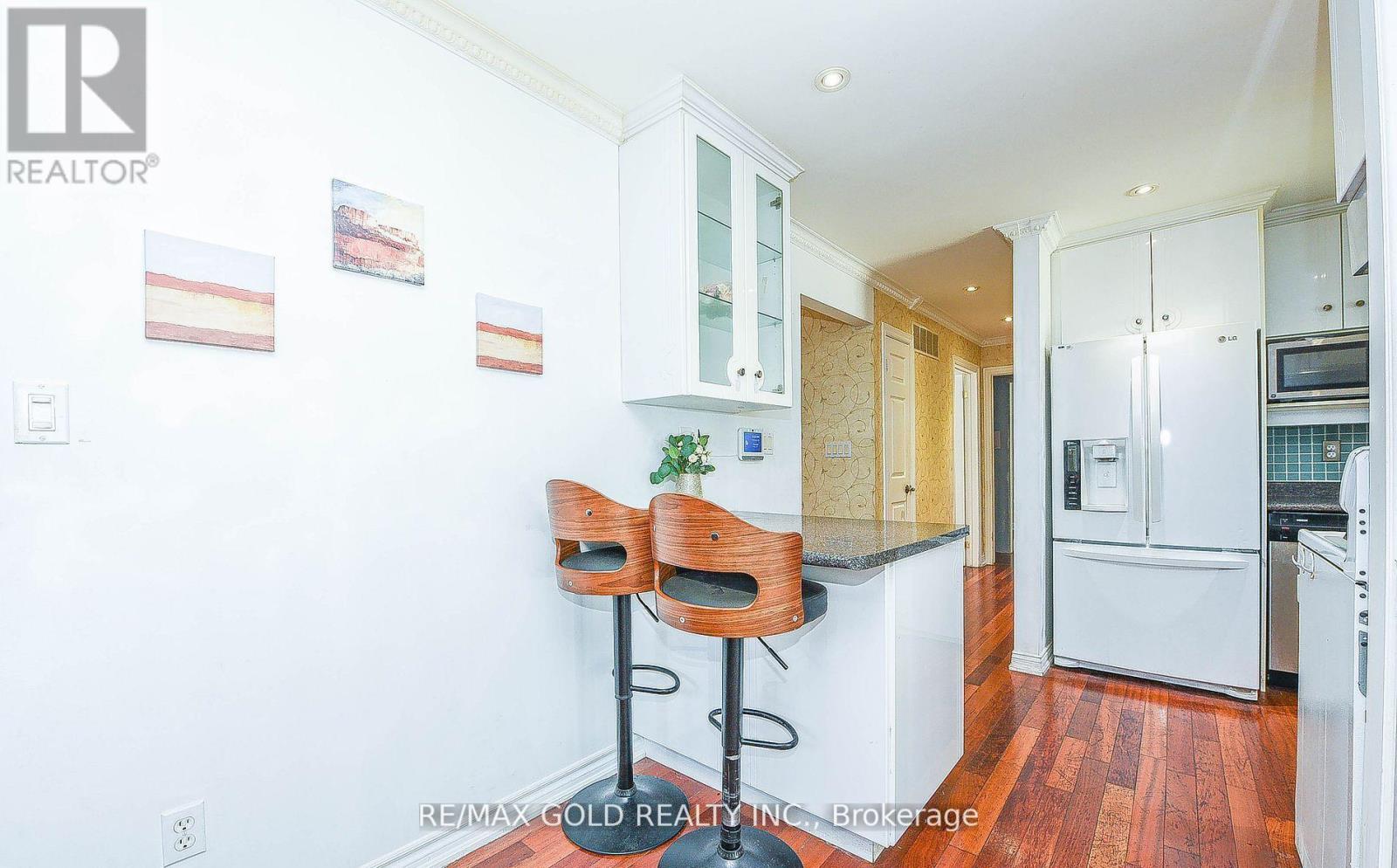 13 Foster Road, Mississauga, Ontario  L4T 1C3 - Photo 9 - W12726796