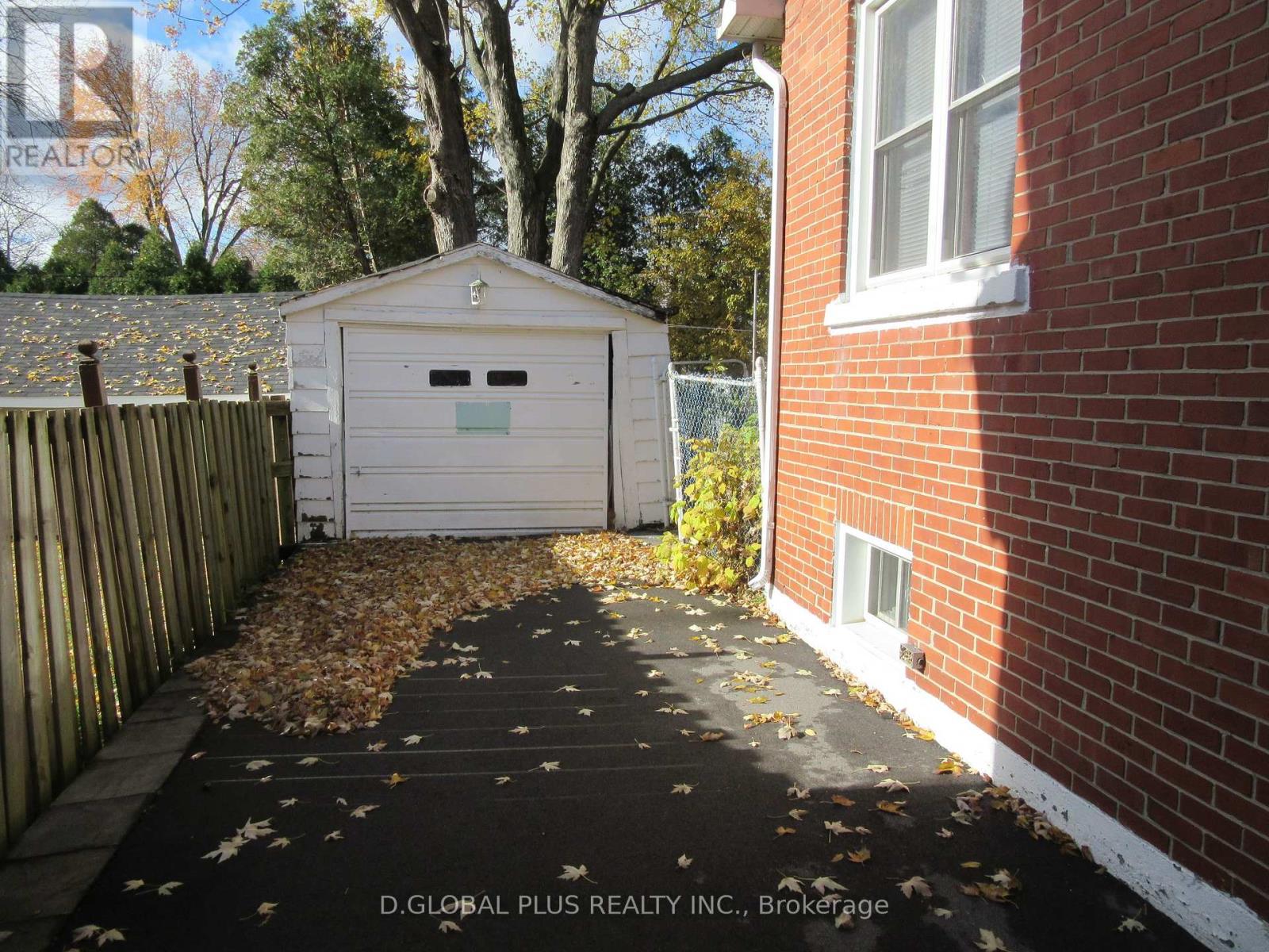 11 Dunbar Avenue N, Cornwall, Ontario  K6H 5M6 - Photo 2 - X12726826