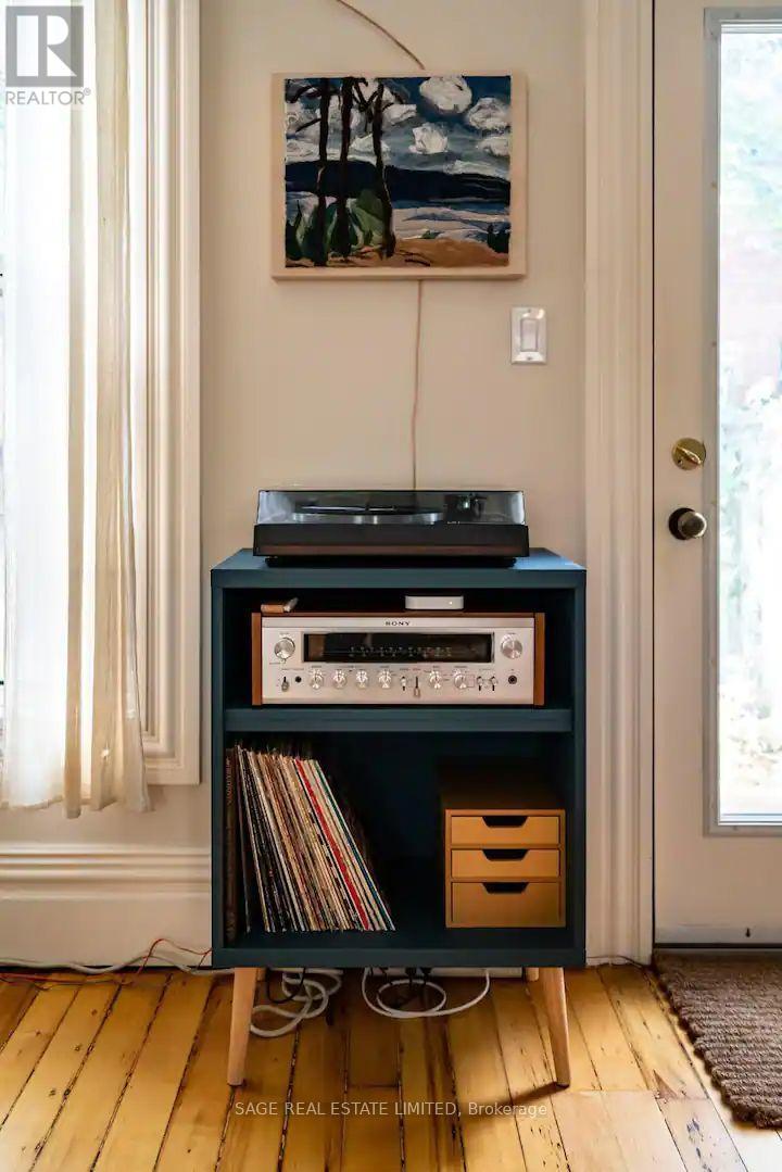 16 Flagler Street, Toronto, Ontario  M4X 1T8 - Photo 5 - C12726832