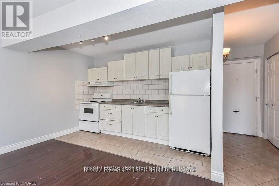 766 Walter Street, Cambridge, Ontario  N3H 4P3 - Photo 4 - X12726840