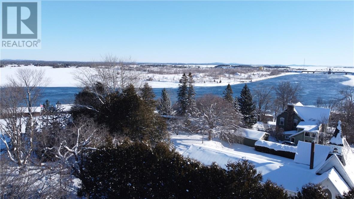 16 Robinson Street W, Little Current, Ontario  P0P 1K0 - Photo 2 - 2126115