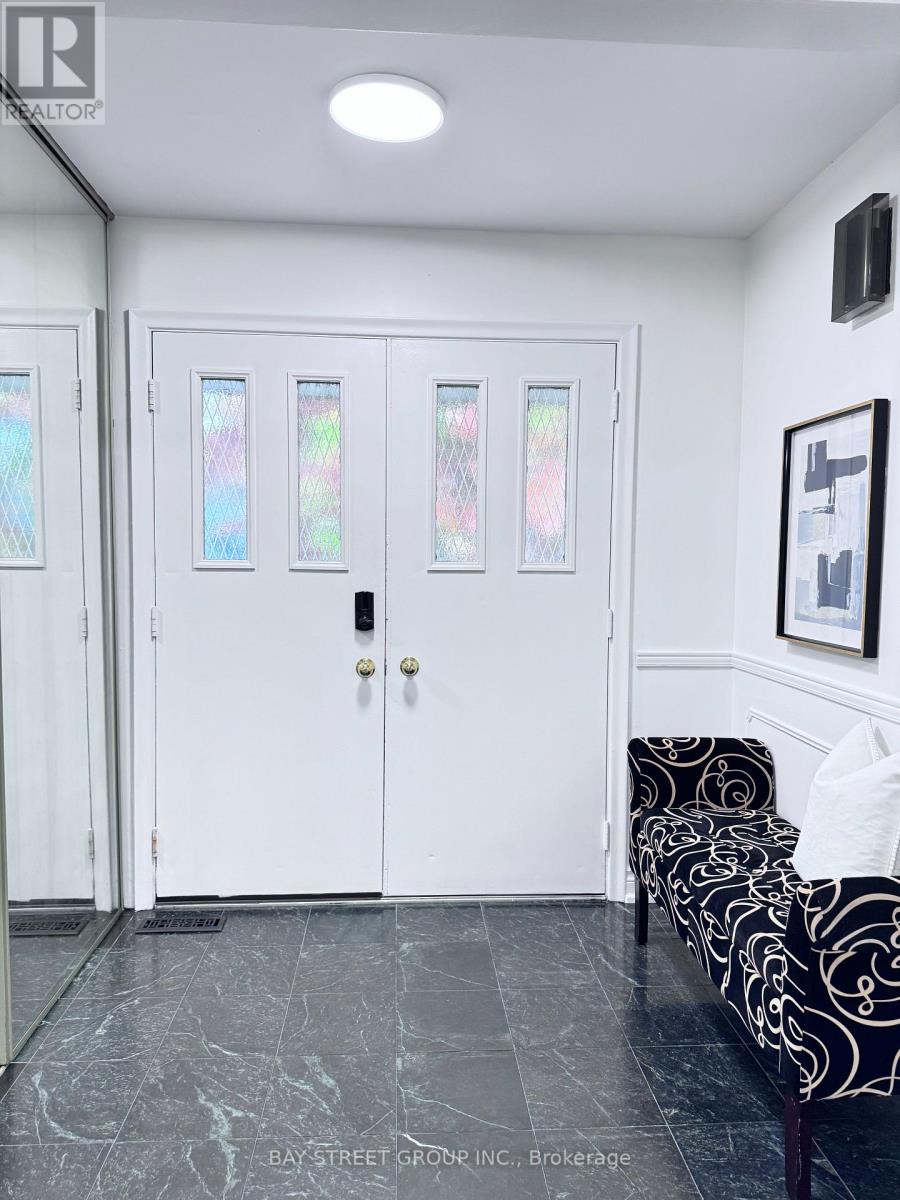 37 Abbeywood Trail, Toronto, Ontario  M3B 3B4 - Photo 4 - C12717524