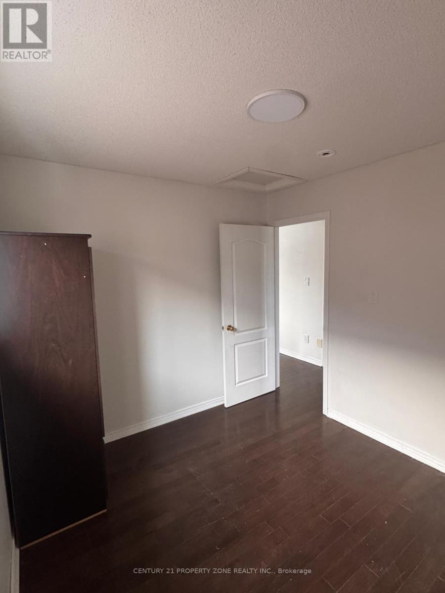 84 Tideland Drive, Brampton, Ontario  L7A 2W1 - Photo 5 - W12648924