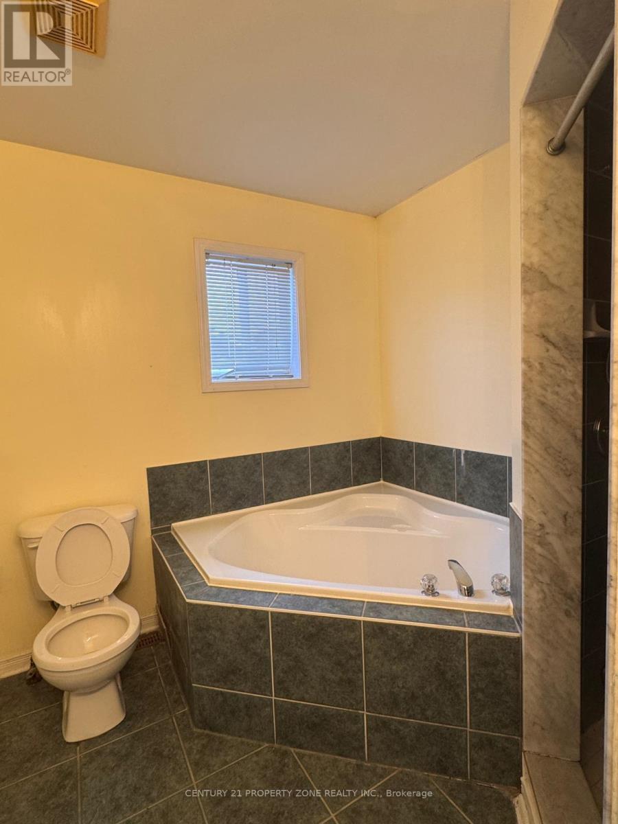 84 Tideland Drive, Brampton, Ontario  L7A 2W1 - Photo 13 - W12648924