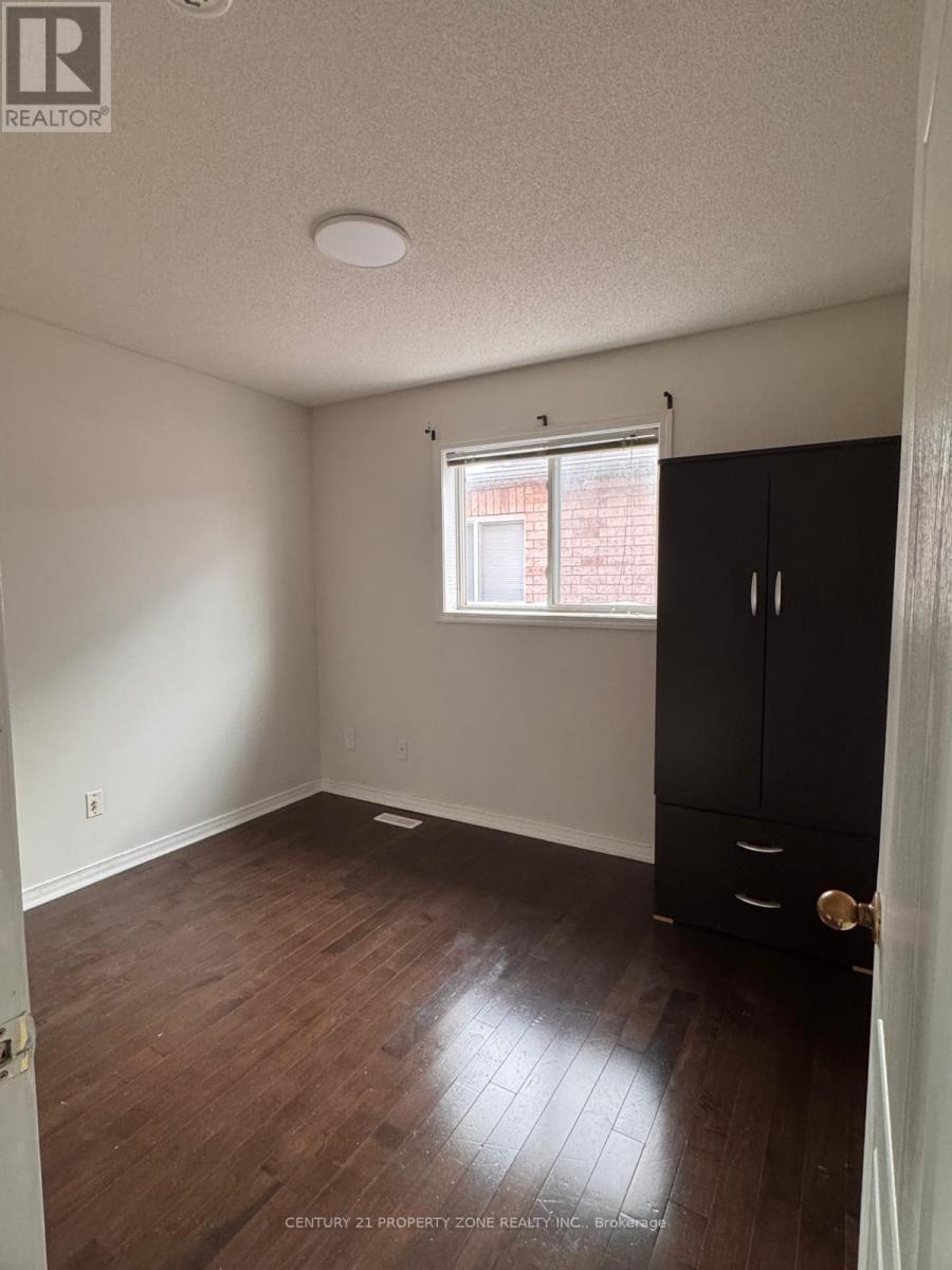 84 Tideland Drive, Brampton, Ontario  L7A 2W1 - Photo 4 - W12648924