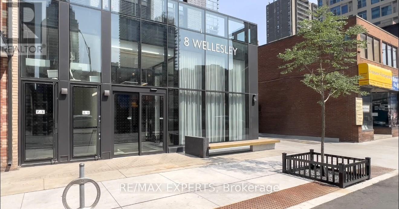 4606 - 8 Wellesley Street W, Toronto, Ontario  M4Y 1E7 - Photo 2 - C12726872