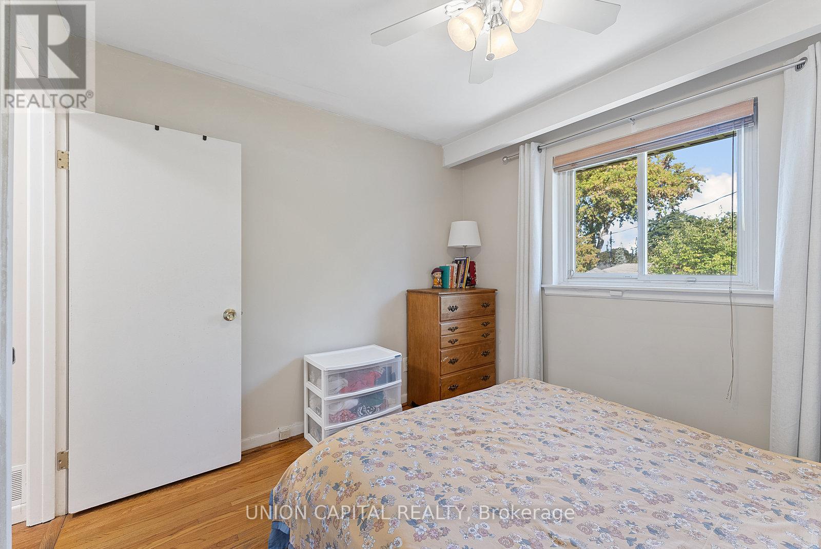 37 Callowhill Drive, Toronto, Ontario  M9R 3L3 - Photo 19 - W12726886