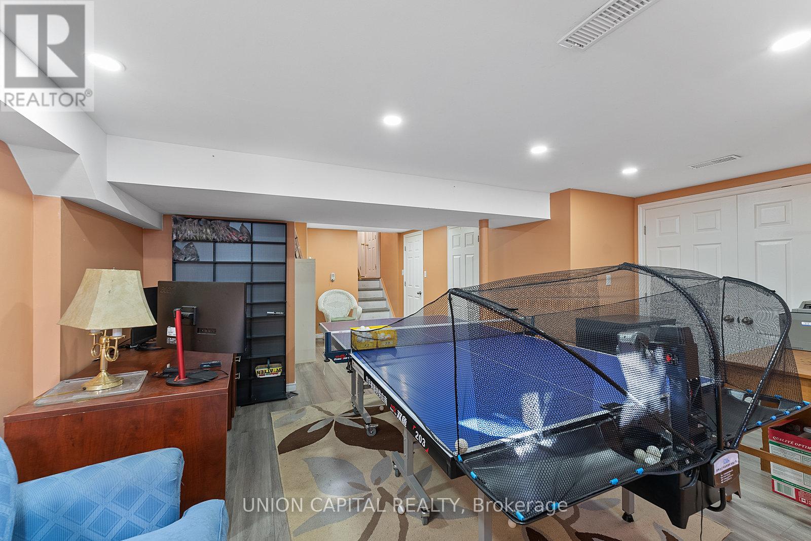 37 Callowhill Drive, Toronto, Ontario  M9R 3L3 - Photo 31 - W12726886