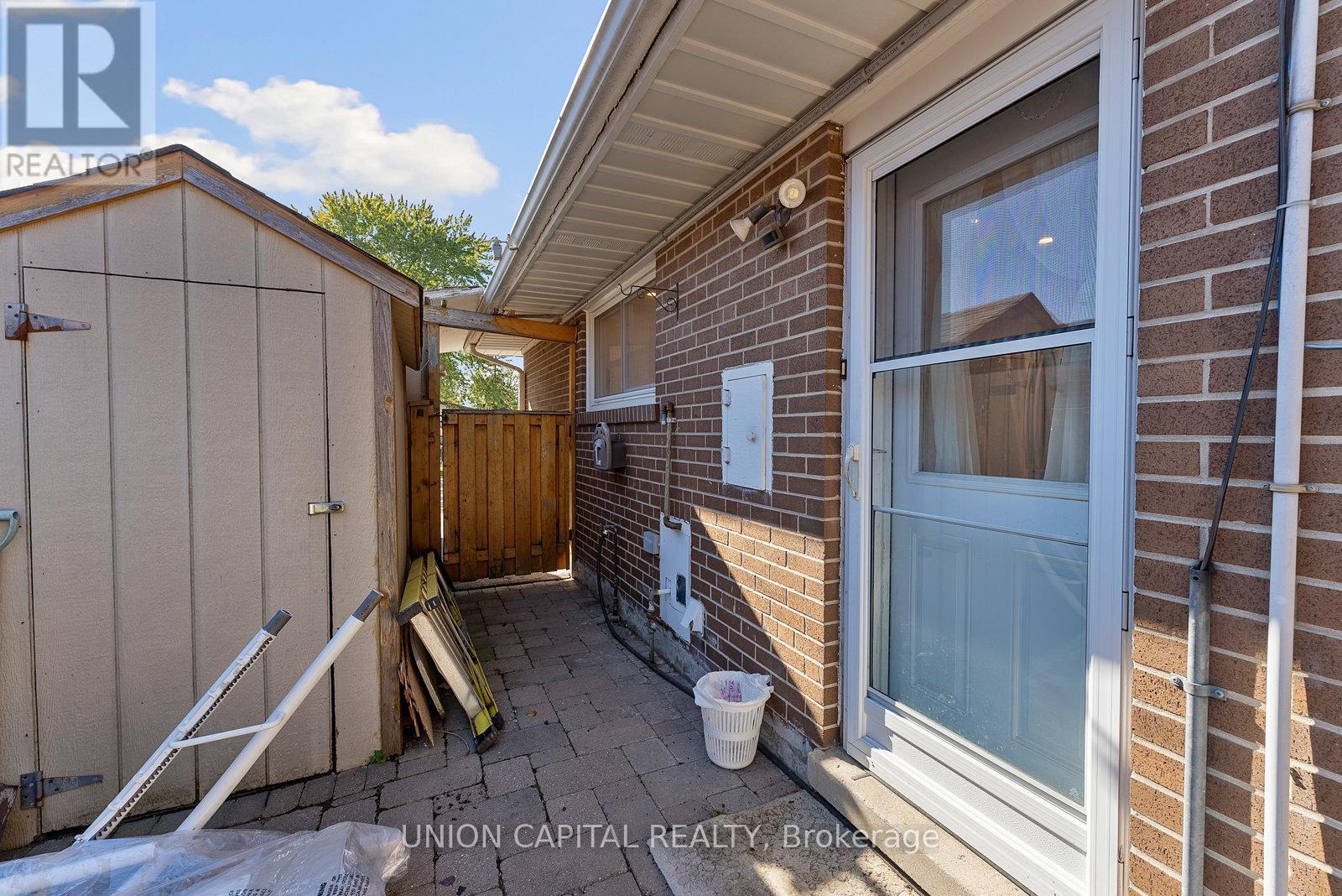 37 Callowhill Drive, Toronto, Ontario  M9R 3L3 - Photo 34 - W12726886