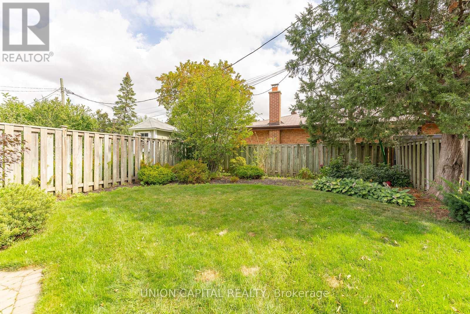 37 Callowhill Drive, Toronto, Ontario  M9R 3L3 - Photo 39 - W12726886