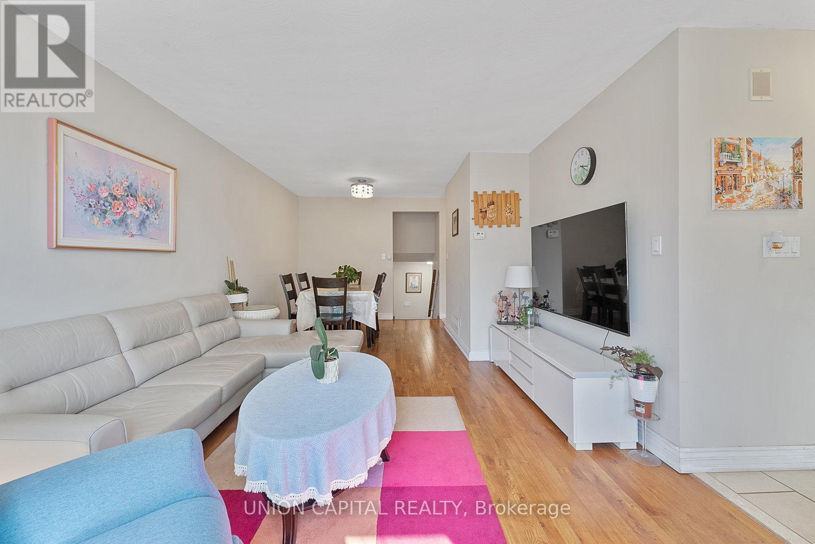 37 Callowhill Drive, Toronto, Ontario  M9R 3L3 - Photo 4 - W12726886