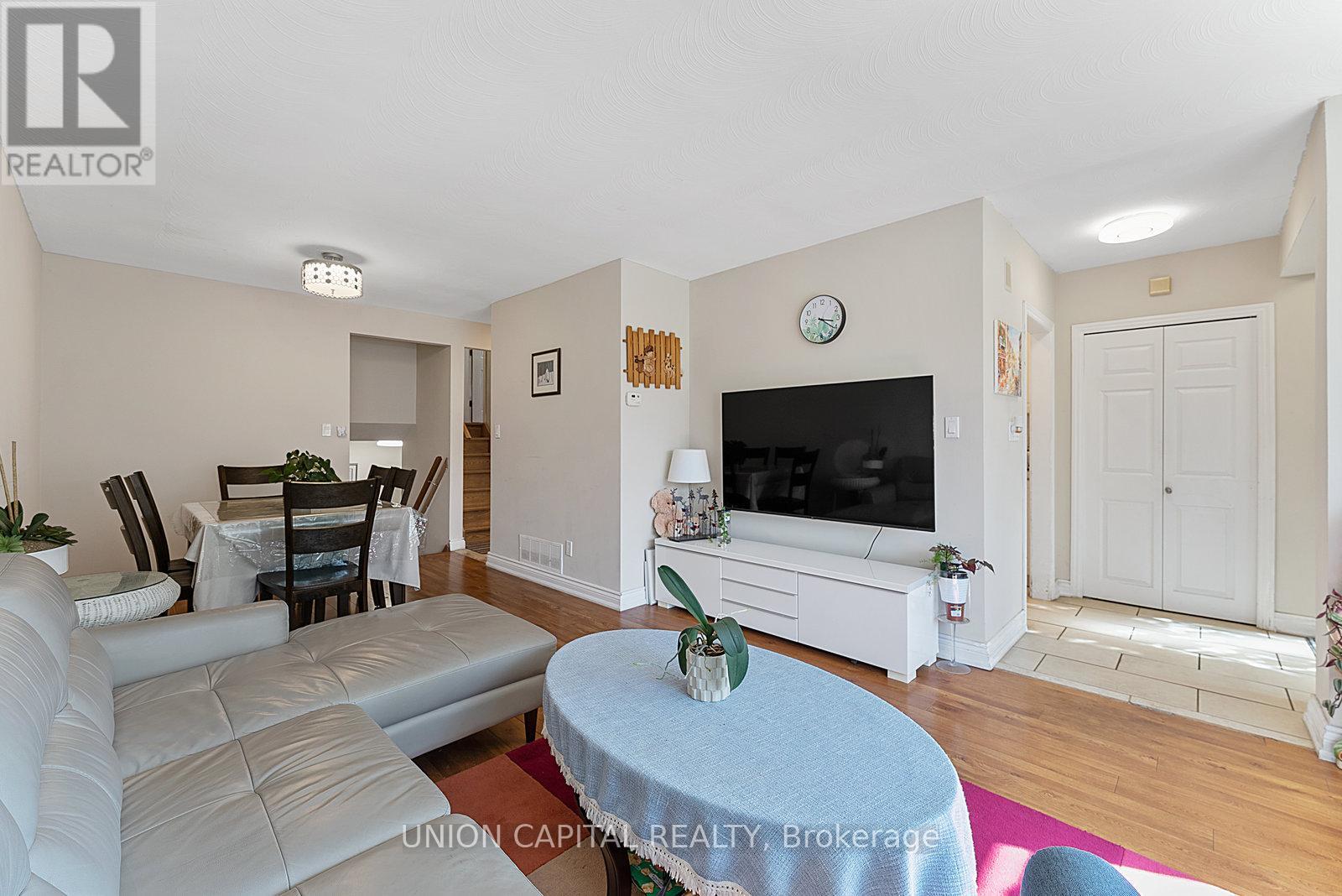 37 Callowhill Drive, Toronto, Ontario  M9R 3L3 - Photo 5 - W12726886