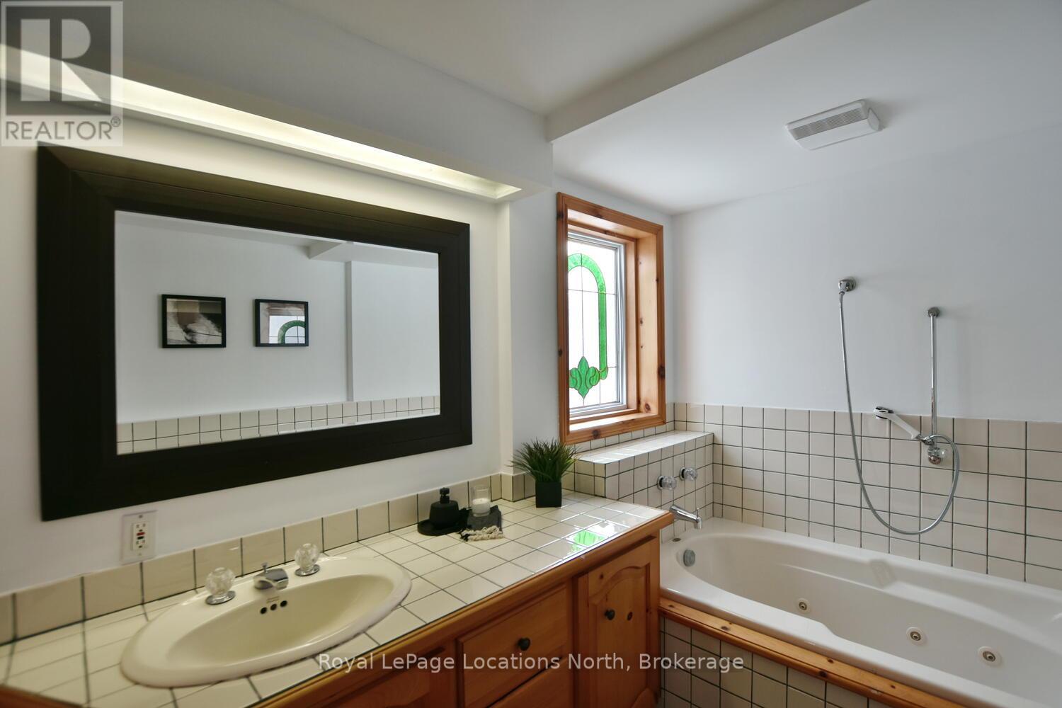 111 Martin Grove, Blue Mountains, Ontario  L9Y 0N5 - Photo 10 - X12726936