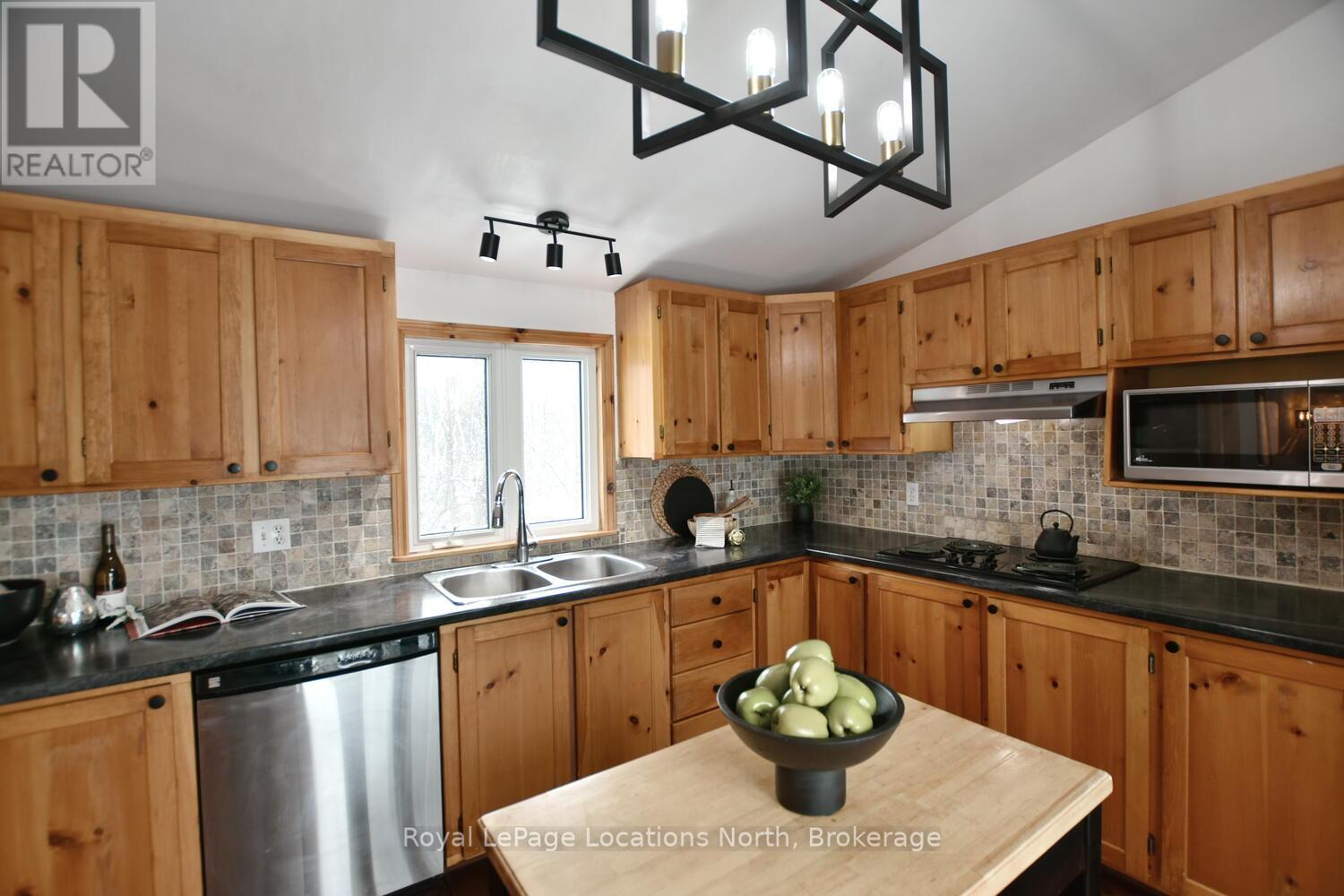 111 Martin Grove, Blue Mountains, Ontario  L9Y 0N5 - Photo 33 - X12726936