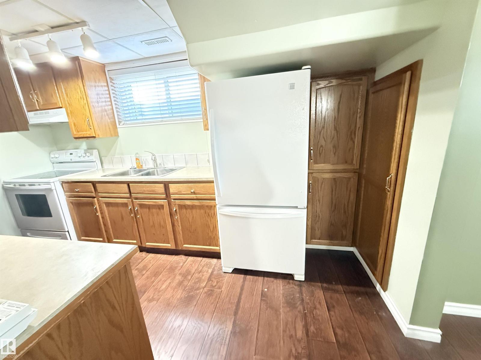 8604/ 8606 66 Av Nw, Edmonton, Alberta  T6E 0L3 - Photo 12 - E4470974