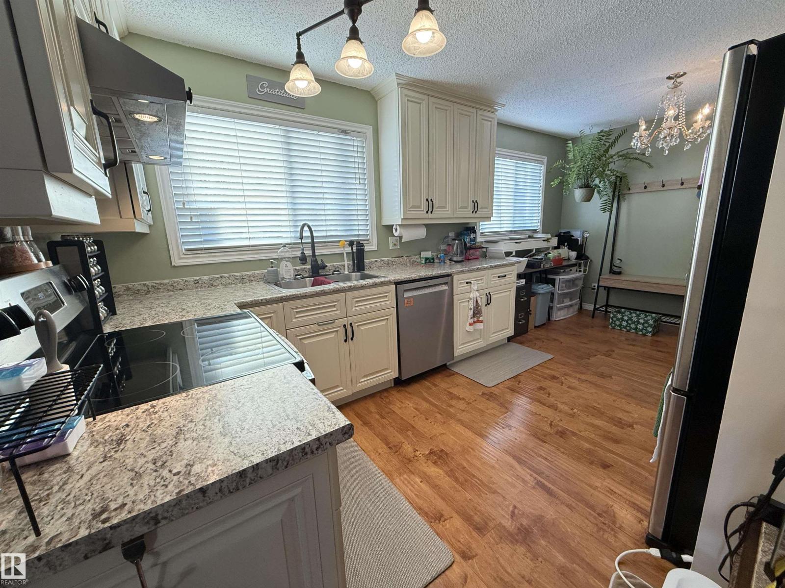 8604/ 8606 66 Av Nw, Edmonton, Alberta  T6E 0L3 - Photo 5 - E4470974