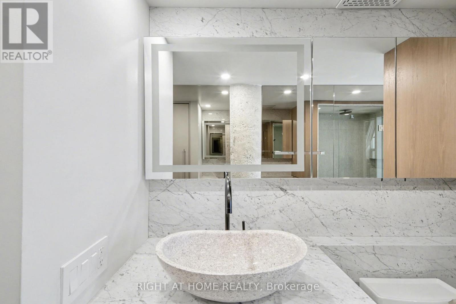 507 - 637 Lakeshore Road W, Toronto, Ontario  M5V 3J6 - Photo 19 - C12726894