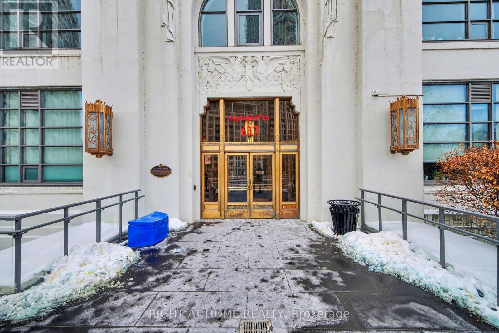 507 - 637 Lakeshore Road W, Toronto, Ontario  M5V 3J6 - Photo 2 - C12726894