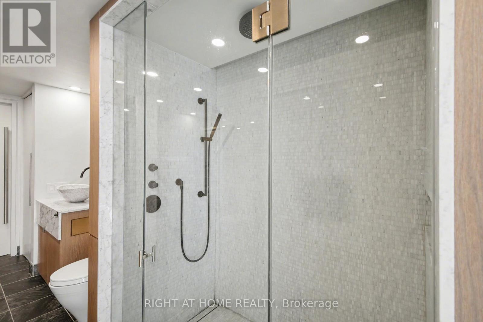 507 - 637 Lakeshore Road W, Toronto, Ontario  M5V 3J6 - Photo 20 - C12726894