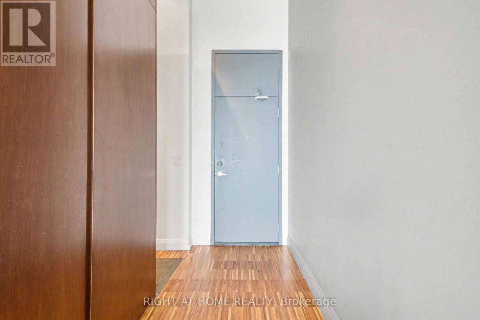 507 - 637 Lakeshore Road W, Toronto, Ontario  M5V 3J6 - Photo 5 - C12726894