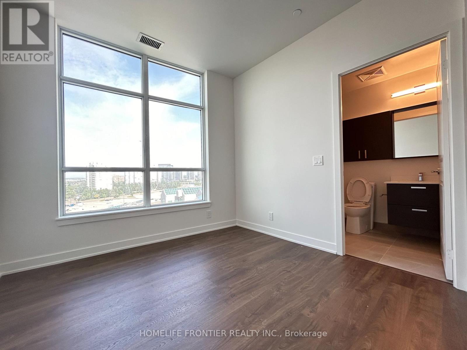 B-729 - 50 Upper Mall Way, Vaughan, Ontario  L4J 0L8 - Photo 13 - N12726930