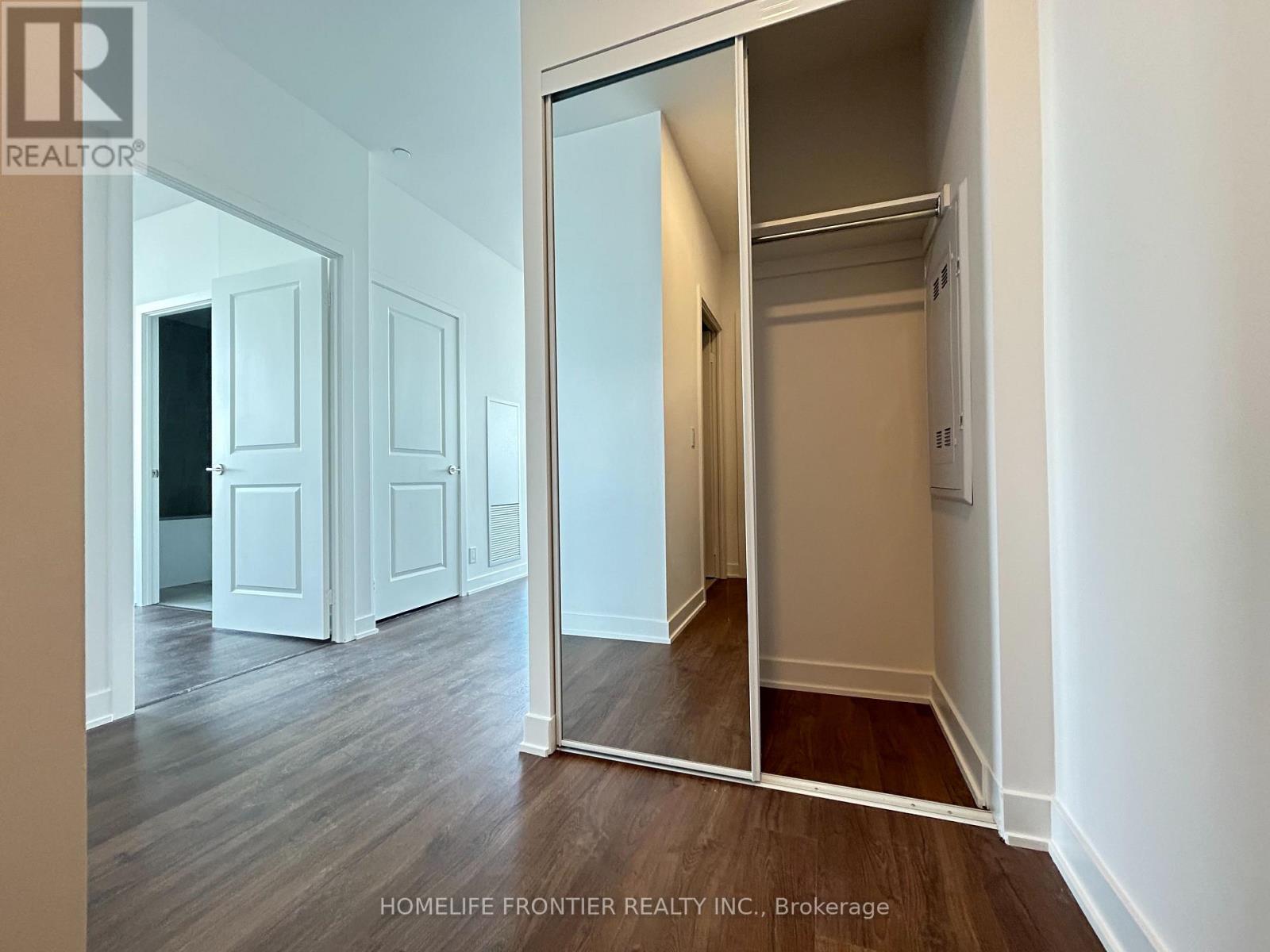 B-729 - 50 Upper Mall Way, Vaughan, Ontario  L4J 0L8 - Photo 6 - N12726930