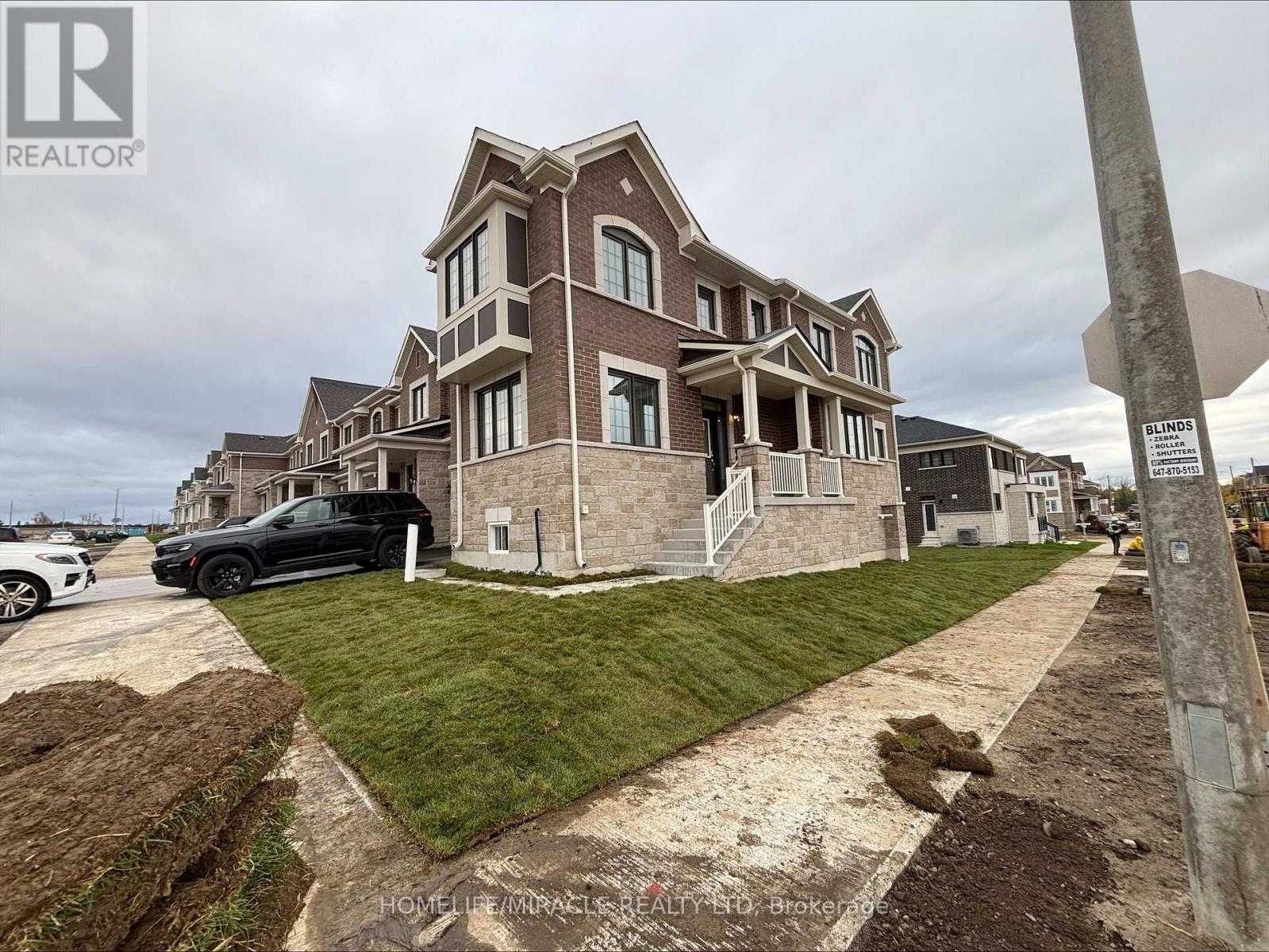 41 Lower Street, Barrie, Ontario  L9J 1B3 - Photo 3 - S12726908