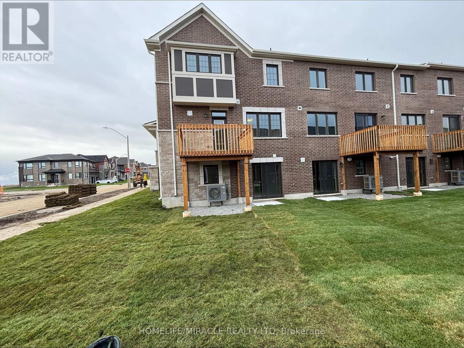 41 Lower Street, Barrie, Ontario  L9J 1B3 - Photo 6 - S12726908