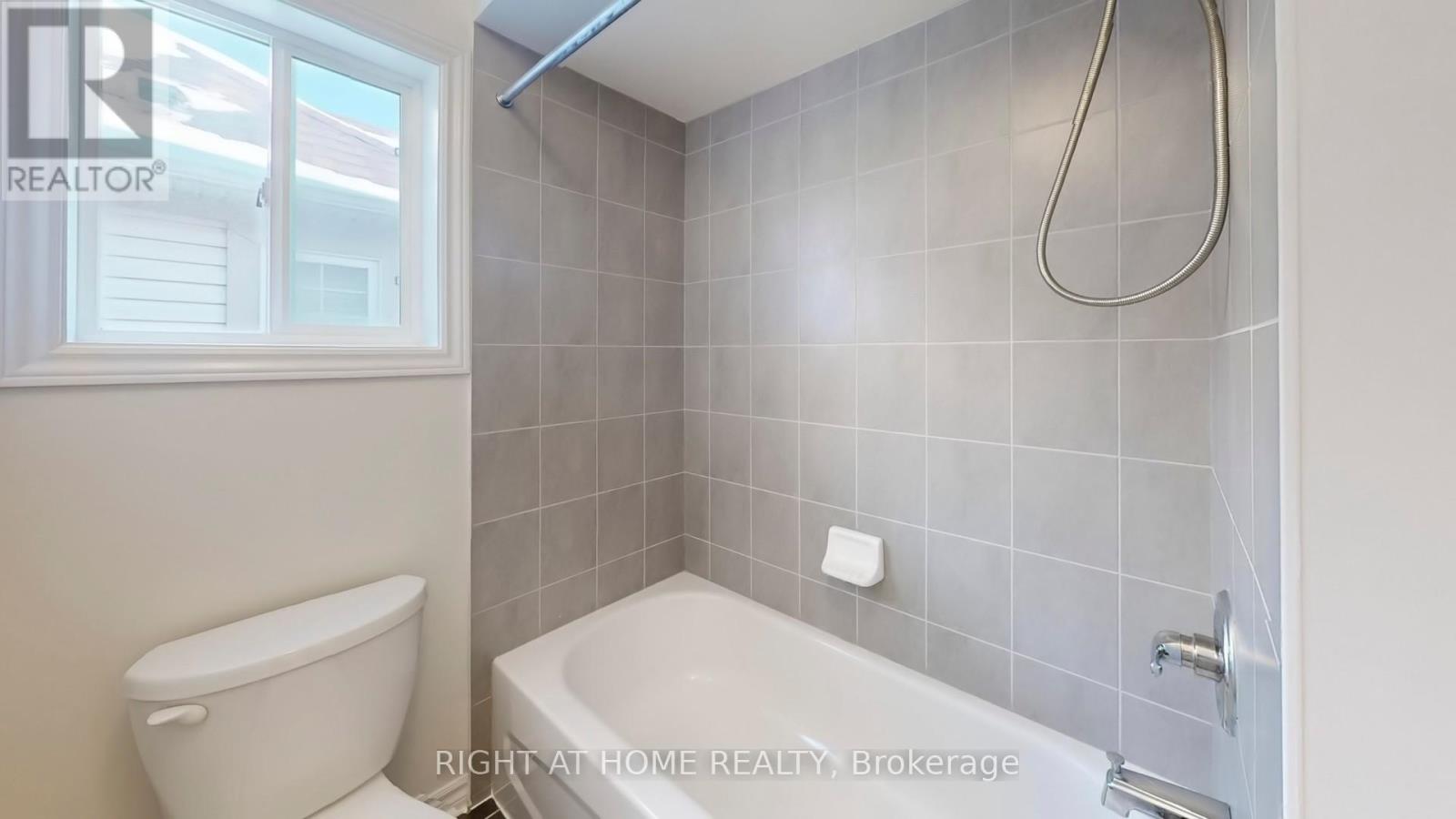 20 Charlemagne Avenue, Barrie, Ontario  L4M 0A7 - Photo 33 - S12726946